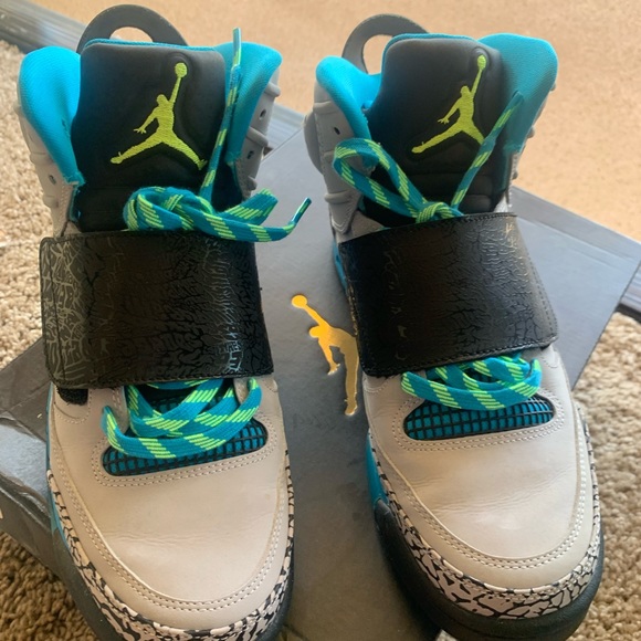 Gently used Jordans, no stains no rips, - Picture 3 of 4